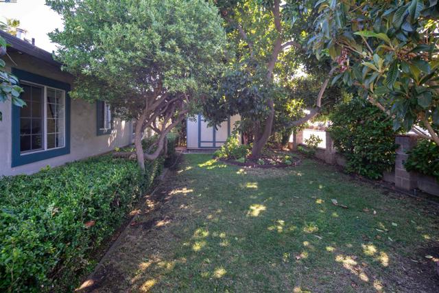 37621 Glenmoor Dr, Fremont CA: https://media.crmls.org/mediaz/de31d2ed-9202-430a-8218-9300aed8c73d.jpg