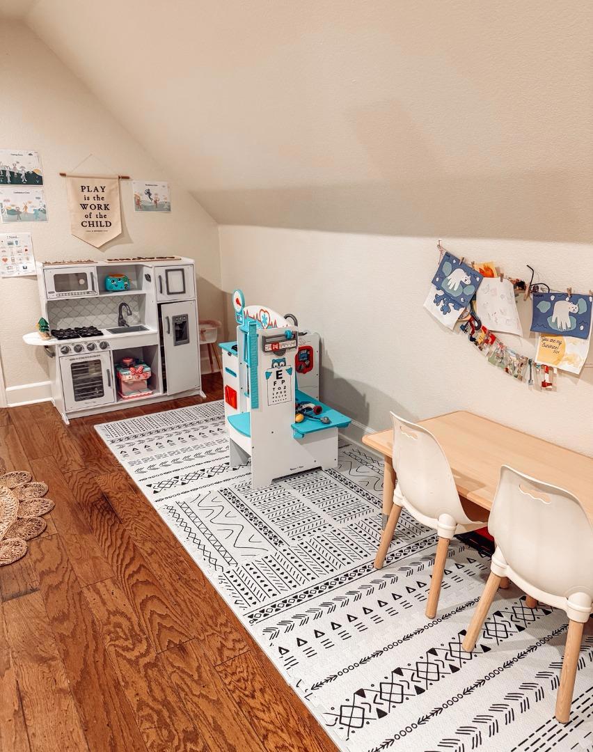 https://media.crmls.org/mediaz/de330dbe-264a-494e-a5ee-cbf176cd49a2.jpg?preset=X-Large