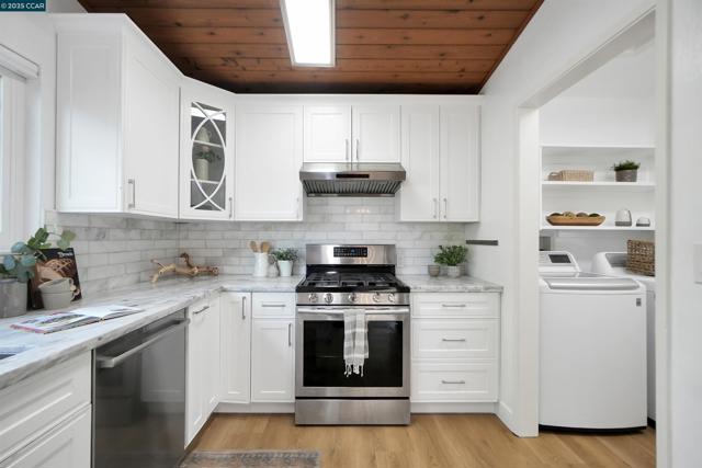 307 Ash, El Sobrante CA: https://media.crmls.org/mediaz/de33e359-be42-43d1-a451-6f44fca796b1.jpg