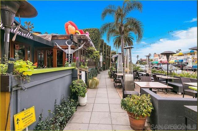 2420 Torrey Pines Rd, La Jolla CA: https://media.crmls.org/mediaz/de34a149-3421-4ec2-b5c6-c5c8e3a2eec7.jpg