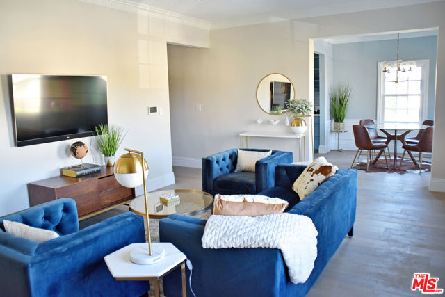 135 1/2 N Harper Avenue, Los Angeles CA: https://media.crmls.org/mediaz/de35dedf-a861-45a1-841f-730e26effe01.jpg