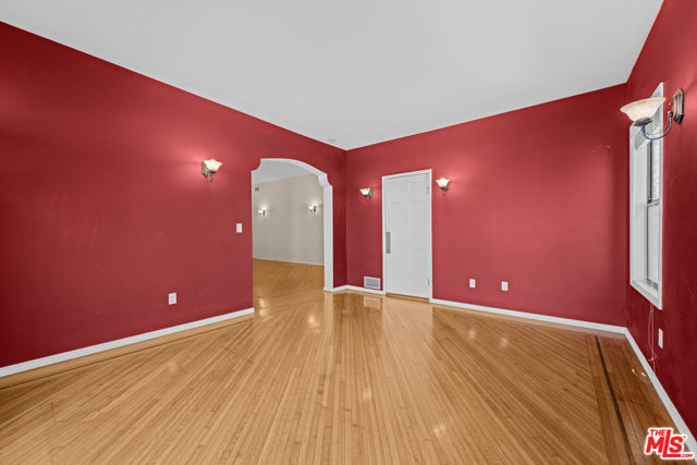 1147 S Point View Street, Los Angeles CA: https://media.crmls.org/mediaz/de35eb91-3290-41ce-a55f-99268629e395.jpg