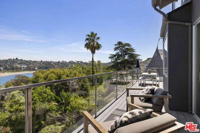 2264 Moreno Drive, Los Angeles CA: https://media.crmls.org/mediaz/de3614ce-6d31-4a5f-8c7a-4cebdea27a30.jpg