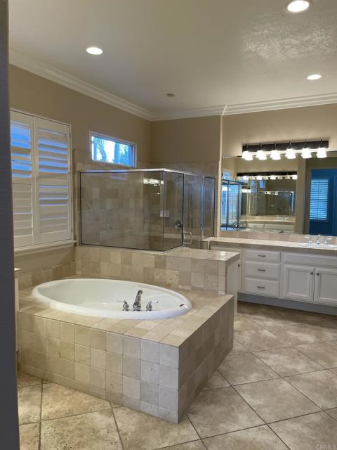 Detail Gallery Image 12 of 16 For 7941 Corte Domingo, Carlsbad,  CA 92009 - 4 Beds | 4/1 Baths