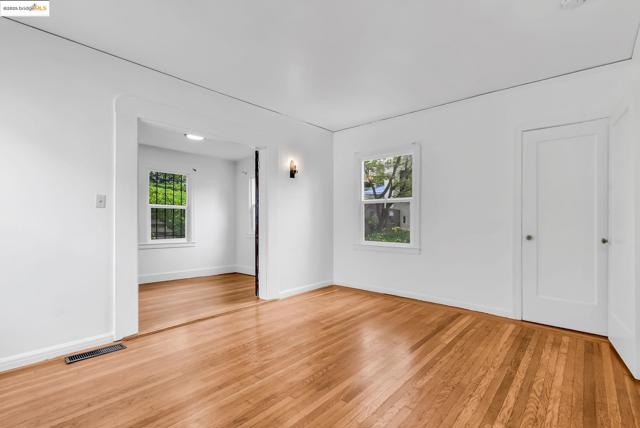 2340 Virginia St, Berkeley CA: https://media.crmls.org/mediaz/de365f2f-ac44-411a-aa8e-336a1ca88c21.jpg
