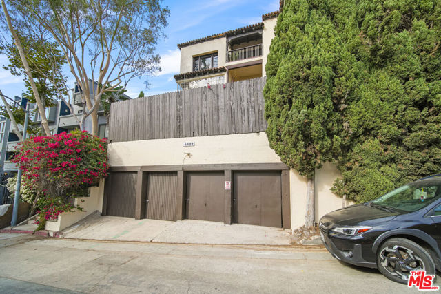 6686 Emmet Terrace, Los Angeles CA: https://media.crmls.org/mediaz/de3662f1-5db9-4cd9-92f3-c20e5537e512.jpg