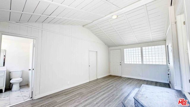 565 W El Morado Court, Ontario CA: https://media.crmls.org/mediaz/de366abf-e199-4fd7-9346-dadf289ef9ff.jpg