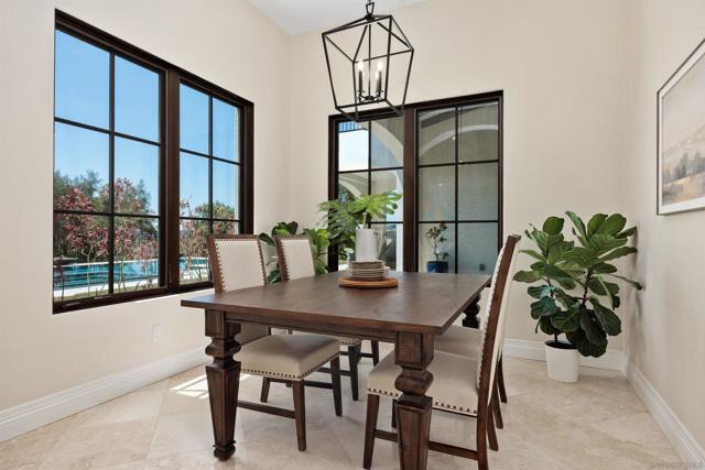 7545 Top O The Morning Way, San Diego CA: https://media.crmls.org/mediaz/de36b91c-9bb7-4884-b6b6-616247340bb9.jpg