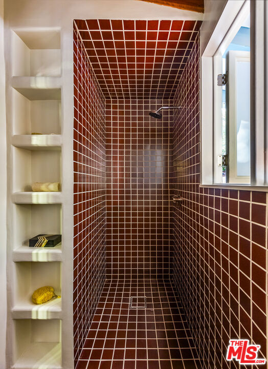 8027 Willow Glen Road, Los Angeles CA: https://media.crmls.org/mediaz/de384131-30b9-4f2e-b3ed-a4bcb46c82fa.jpg