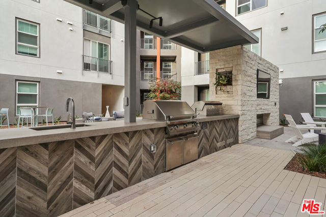5075 Camino De La Siesta, San Diego CA: https://media.crmls.org/mediaz/de38de08-08e9-4d73-8f26-bf5a68c0df23.jpg