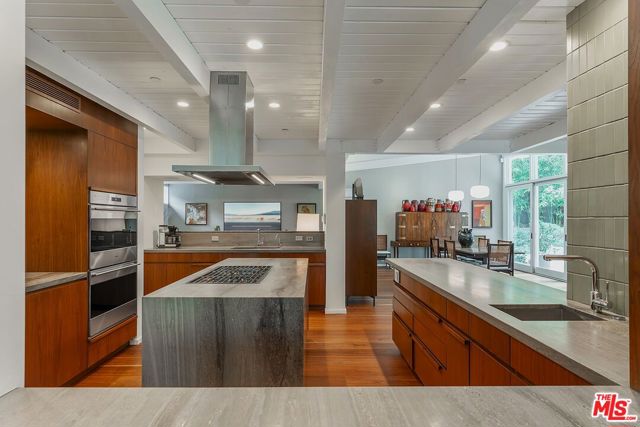 2179 Mandeville Canyon Road, Los Angeles CA: https://media.crmls.org/mediaz/de393f96-aebc-4e53-84e5-39d5bbb453f5.jpg
