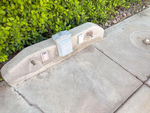 80394 Avenue 48, Indio CA: https://media.crmls.org/mediaz/de39a71a-c927-42b3-8fa9-9d201644e84e.jpg