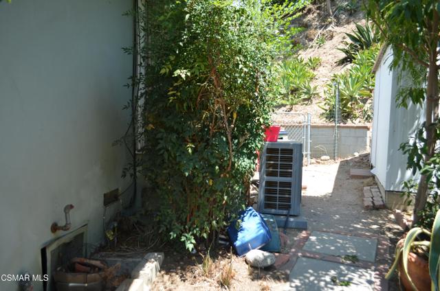 550 Arch Place, Glendale CA: https://media.crmls.org/mediaz/de3a0ca9-0fda-4a05-9bfc-45b01ccd2996.jpg