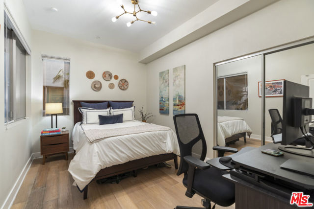 13337 Beach Avenue, Marina del Rey CA: https://media.crmls.org/mediaz/de3a86f7-80fd-49de-8252-dd21c33f477c.jpg