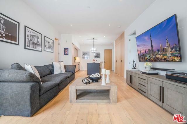 1030 N Kings Road, West Hollywood CA: https://media.crmls.org/mediaz/de3a8b92-5c83-4cbd-a2cd-793f6c949eef.jpg