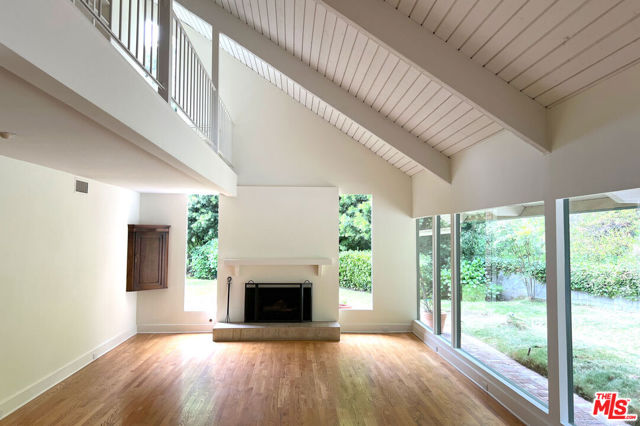 2325 Banyan Drive, Los Angeles CA: https://media.crmls.org/mediaz/de3ac925-91c9-4d57-beaa-1b75c90ee485.jpg