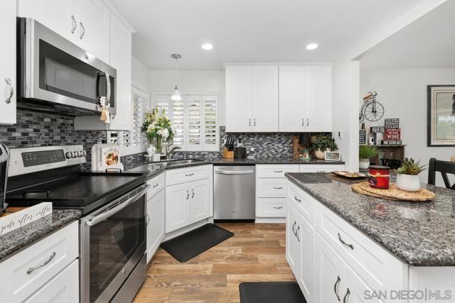 1776 Calle Del Arroyo, San Marcos CA: https://media.crmls.org/mediaz/de3b04d6-0b41-4821-a457-09724e8c969e.jpg