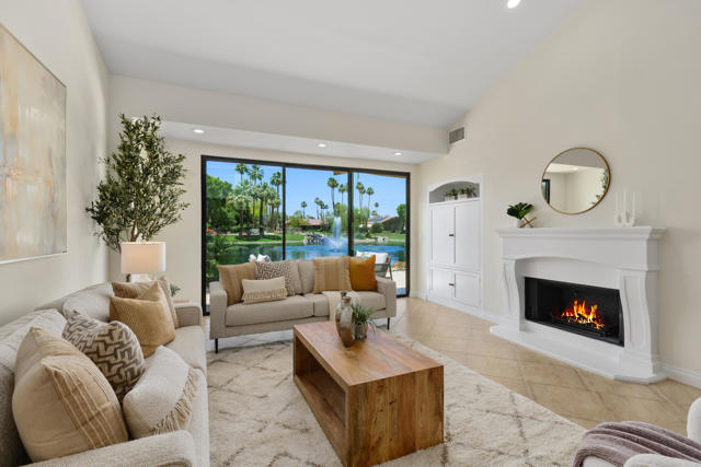 95 Lookout Drive, Palm Desert CA: https://media.crmls.org/mediaz/de3b0db6-9e54-460c-a27a-6bd2046d7bb7.jpg