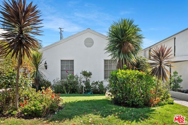 934 N La Jolla Avenue, West Hollywood CA: https://media.crmls.org/mediaz/de3b7f82-c2f4-4353-aaeb-00e84a631e73.jpg