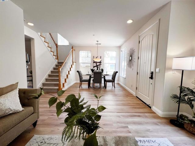 49031 Woodgrove Cmn, Fremont CA: https://media.crmls.org/mediaz/de3be579-d6c8-4836-9a42-e962276373a9.jpg