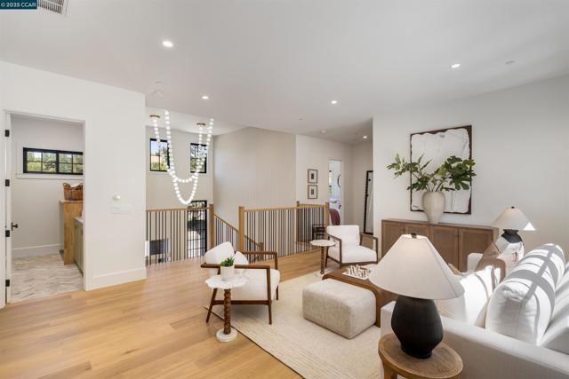 238 Cameo Dr, Danville CA: https://media.crmls.org/mediaz/de3c2530-e1db-43d7-be0d-420bd721aa67.jpg