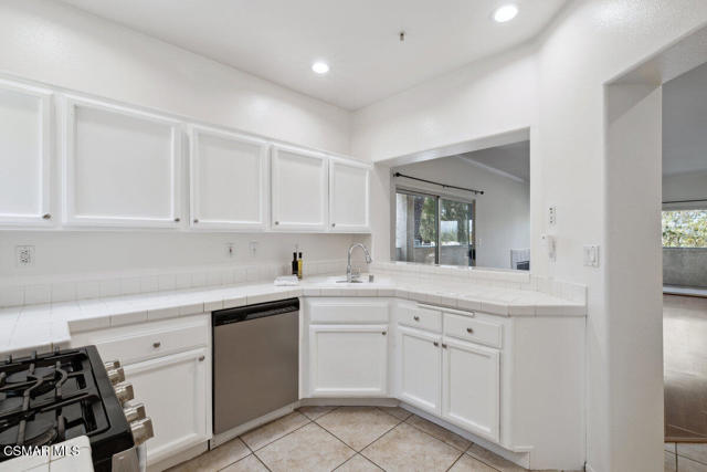 2732 Borchard Road, Newbury Park CA: https://media.crmls.org/mediaz/de3c6c4e-d9e9-4391-b215-28b666049d99.jpg
