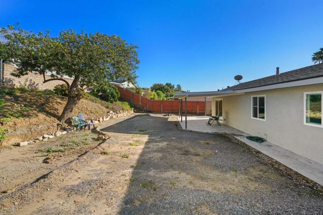 7684 Meadowbrook Ct, San Diego CA: https://media.crmls.org/mediaz/de3c8ee2-da40-4f66-aa07-db38e0fa81bf.jpg