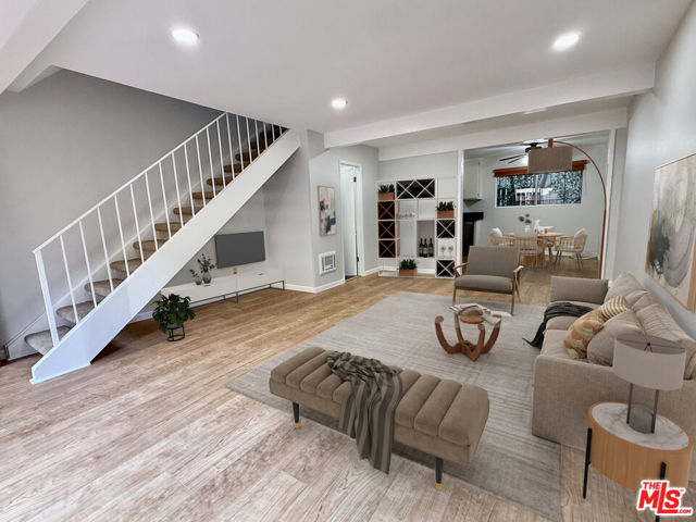 882 Victor Avenue, Inglewood CA: https://media.crmls.org/mediaz/de3d19f7-dcab-4302-b06f-a794f1e17edd.jpg