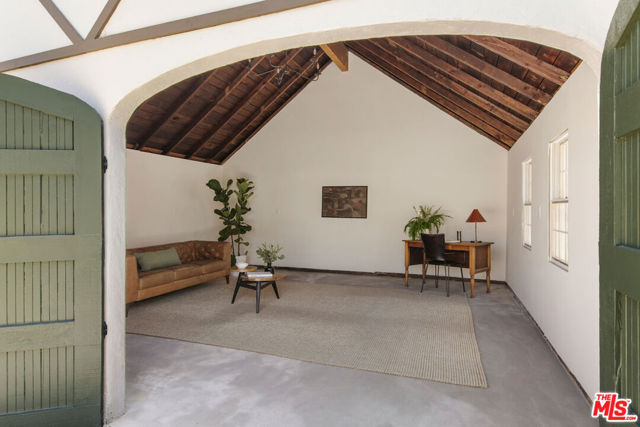 4772 Twining Street, Los Angeles CA: https://media.crmls.org/mediaz/de3d25dd-5200-4a30-82b8-02c4a2065f9d.jpg