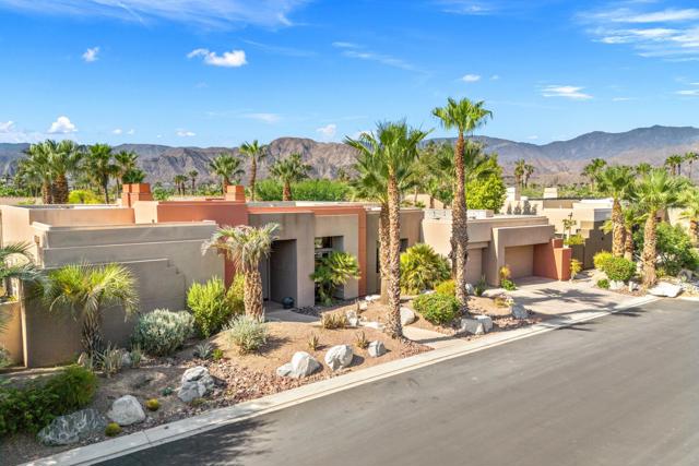 12 Boulder Lane, Rancho Mirage CA: https://media.crmls.org/mediaz/de3d5149-bc19-4339-b205-59a88204d729.jpg