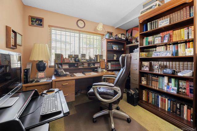 6065 Nancita Ct, San Diego CA: https://media.crmls.org/mediaz/de3e34ee-ce35-49f4-8f99-7dd7a0c82ef7.jpg