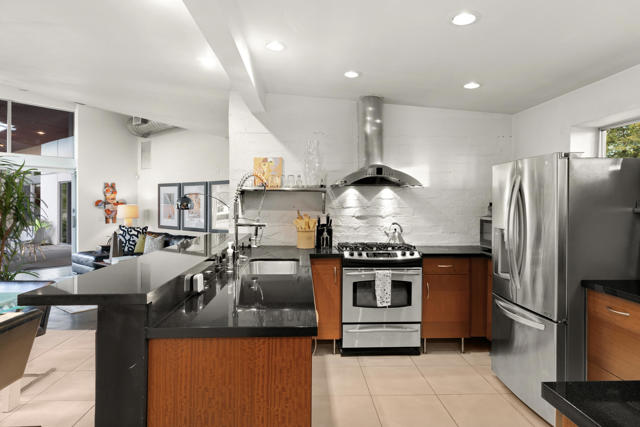 Image 6 of 30 For 2555 Junipero Avenue