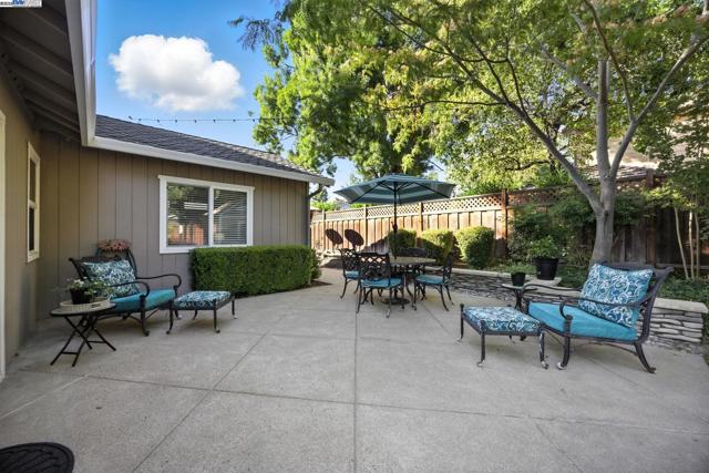 3841 Kamp Dr, Pleasanton CA: https://media.crmls.org/mediaz/de3e8d4e-682e-4794-97c4-3f642ad00dc1.jpg