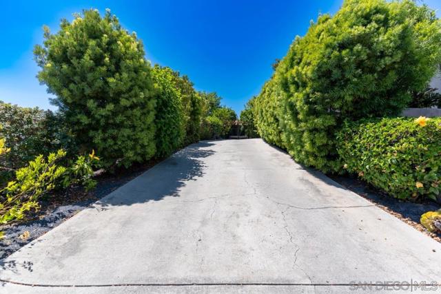 907 Ridge Heights Road, Fallbrook CA: https://media.crmls.org/mediaz/de3ea5d1-ad8b-4666-9995-271dc09ca9b5.jpg