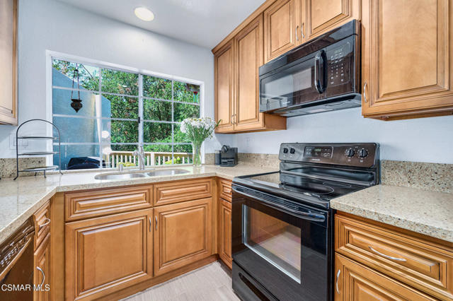 675 Oak Run Trail, Oak Park CA: https://media.crmls.org/mediaz/de3ec5fb-b51f-4580-a4e5-e1003d9a4ec8.jpg