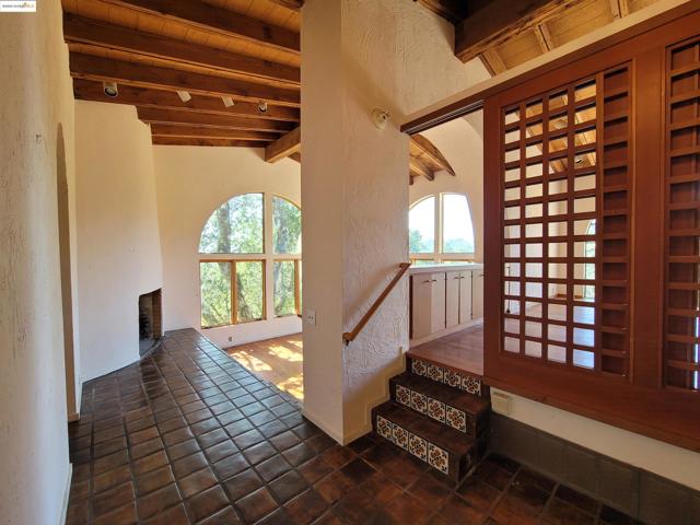 40 Hilldale Ct, Orinda CA: https://media.crmls.org/mediaz/de3ef756-9036-45f2-9712-9c9b7cd0c1a8.jpg