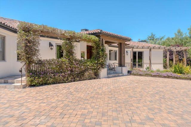 25926 Puerta Del Cajon, Monterey CA: https://media.crmls.org/mediaz/de3f14db-3863-4667-bfef-23b07100a13e.jpg