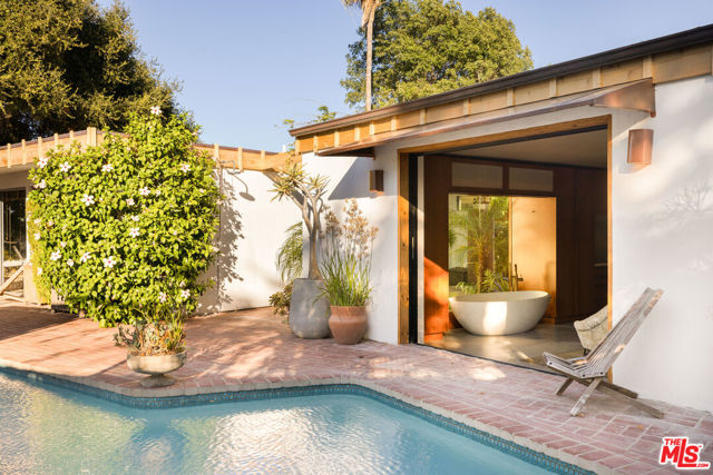 3307 Bonnie Hill Drive, Los Angeles CA: https://media.crmls.org/mediaz/de3f2d1c-bf73-4384-9c0f-595446e1dd28.jpg