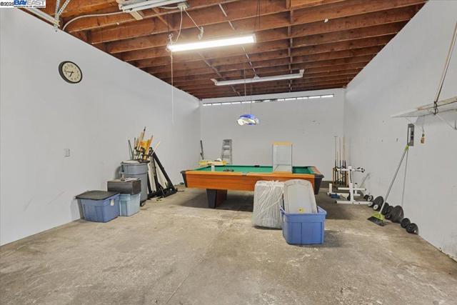 40 Acton St, Daly City CA: https://media.crmls.org/mediaz/de3fcab2-fb9e-423f-9628-6b75e8362d47.jpg