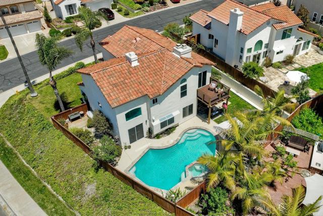 3737 Hillview Way, Oceanside CA: https://media.crmls.org/mediaz/de3fef1a-db50-4764-8c52-0b01c28d16af.jpg