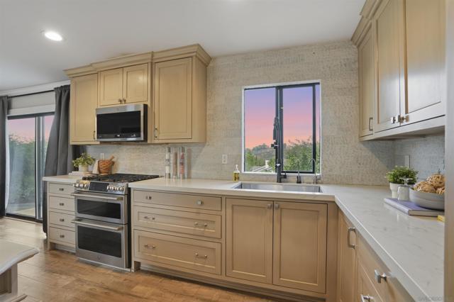 109 Scenic Dr, El Cajon CA: https://media.crmls.org/mediaz/de415813-6eab-4621-9e59-212924443107.jpg