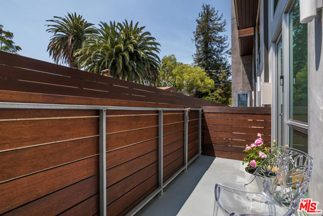333 S Wilton Place, Los Angeles CA: https://media.crmls.org/mediaz/de41b9d4-a508-4ada-a6e3-7951801e41f1.jpg