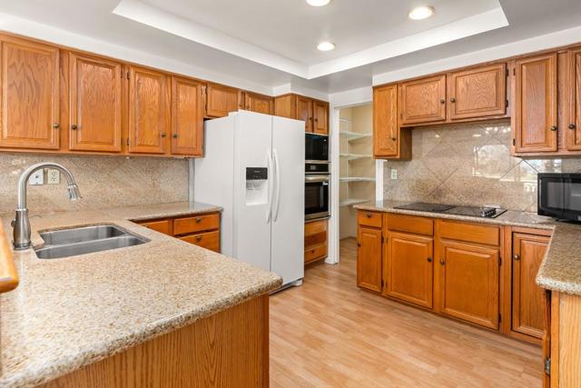 24020 Janssen Court, Hayward CA: https://media.crmls.org/mediaz/de420ea8-c6d4-4f80-89c6-199c805dae78.jpg