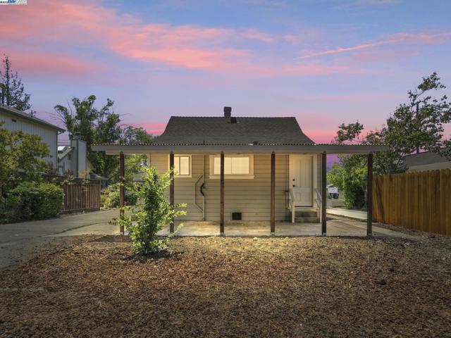 772 Mcleod St, Livermore CA: https://media.crmls.org/mediaz/de4215c3-bdda-4be5-8c58-f401af1d8846.jpg