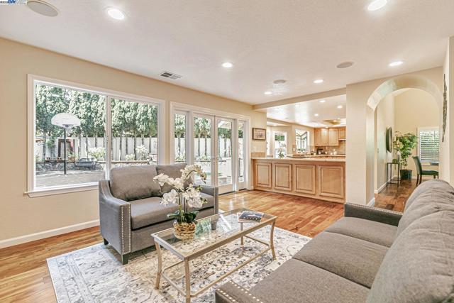 38957 Altura Street, Fremont CA: https://media.crmls.org/mediaz/de423cd1-700b-4c61-828e-ec0eb108bd62.jpg