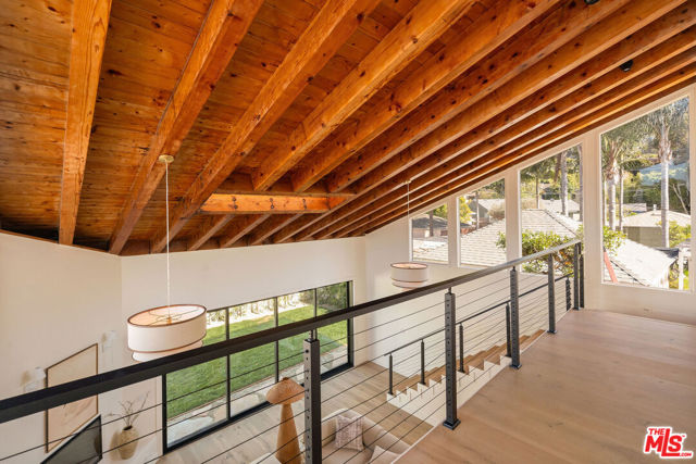 3820 S Burnside Avenue, Los Angeles CA: https://media.crmls.org/mediaz/de42f467-5664-4e0f-b0c4-866204a1571e.jpg