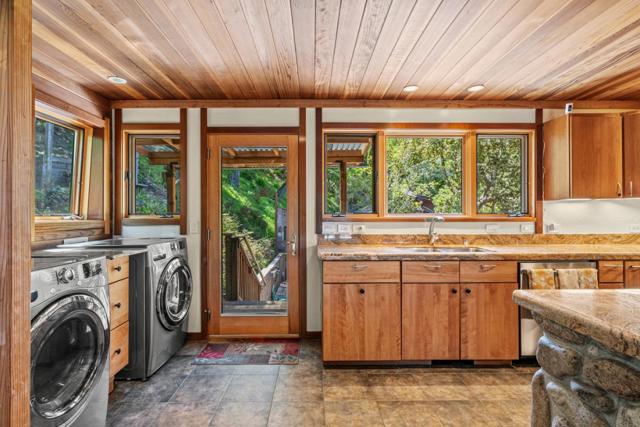 18 Camino De Travesia, Carmel Valley CA: https://media.crmls.org/mediaz/de438c03-fe65-4e16-a06c-7c20481b6919.jpg