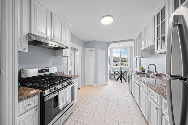 454 Ellington Avenue, San Francisco CA: https://media.crmls.org/mediaz/de43b03e-b474-4d8f-9016-c5d8589260f5.jpg