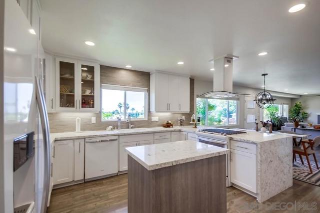 7832 Cinnabar Dr, La Mesa CA: https://media.crmls.org/mediaz/de44674a-8fa9-4e02-984e-1bf642498715.jpg