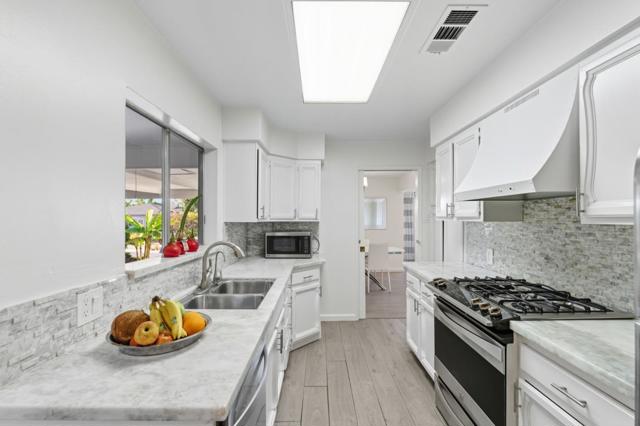217 W 40th Avenue, San Mateo CA: https://media.crmls.org/mediaz/de456e06-a7a9-4e20-9340-5a7685939871.jpg